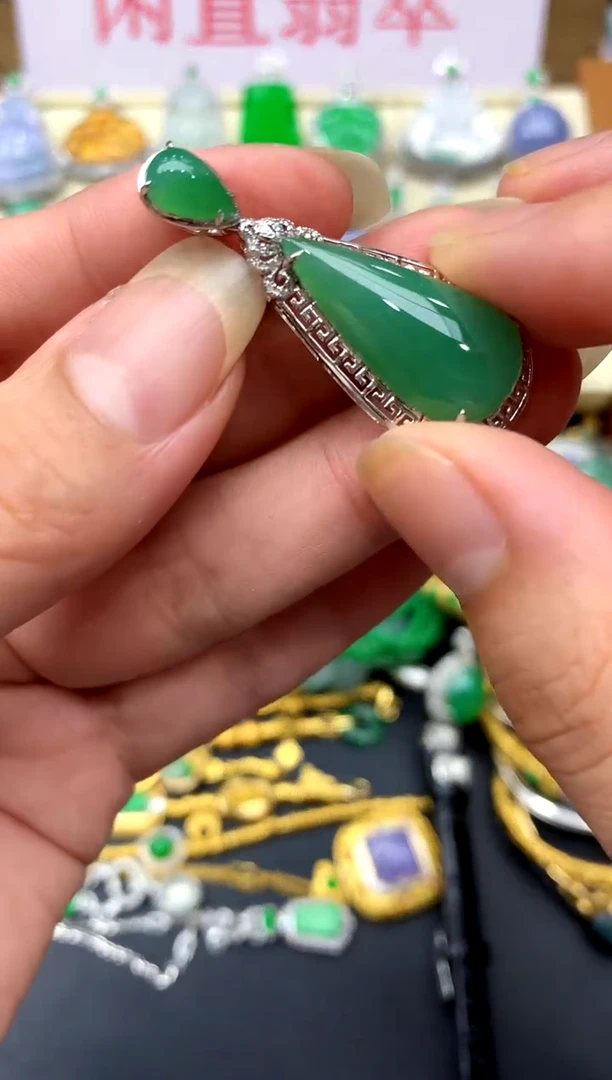 翡翠18K金镶嵌颈饰184-中国好珍宝