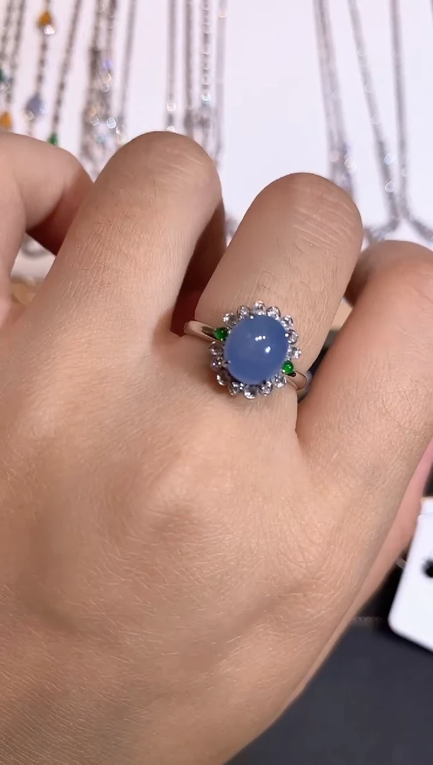 颈饰18K金镶嵌翡翠戒指