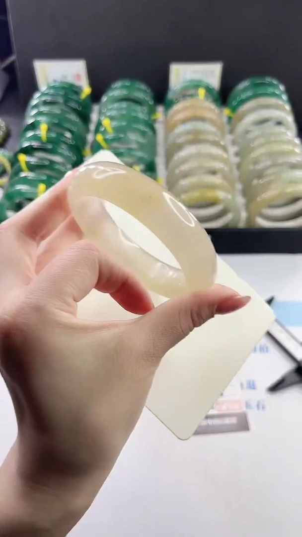 未镶嵌手镯石英质玉多样性发货V85