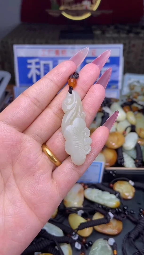和田玉未镶嵌颈饰1