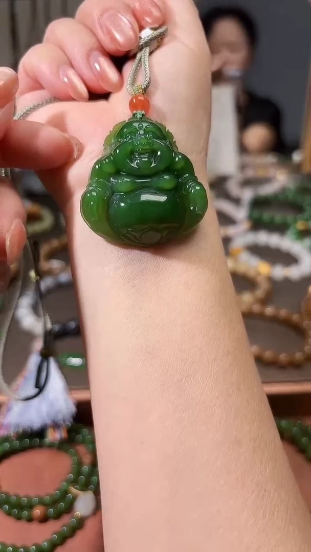 颈饰未镶嵌和田玉（碧玉）1