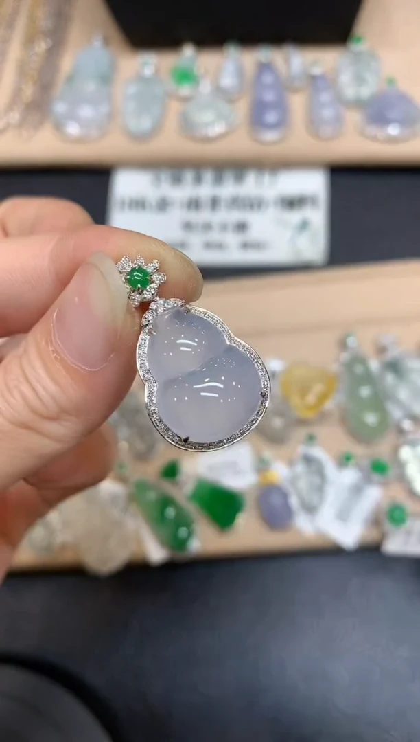 【闪购商品】翡翠颈饰18K金镶嵌葫芦【无服务费