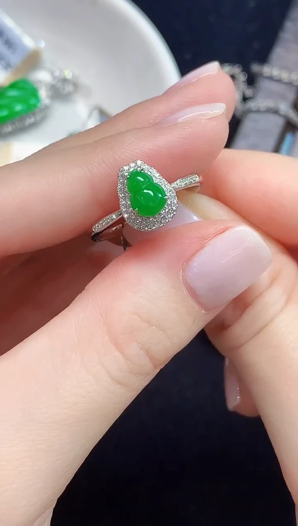 18K金镶嵌戒指翡翠L多样性发其一