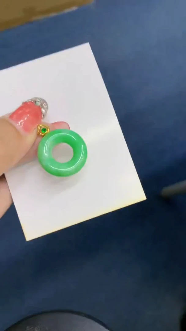 颈饰18K金镶嵌翡翠1