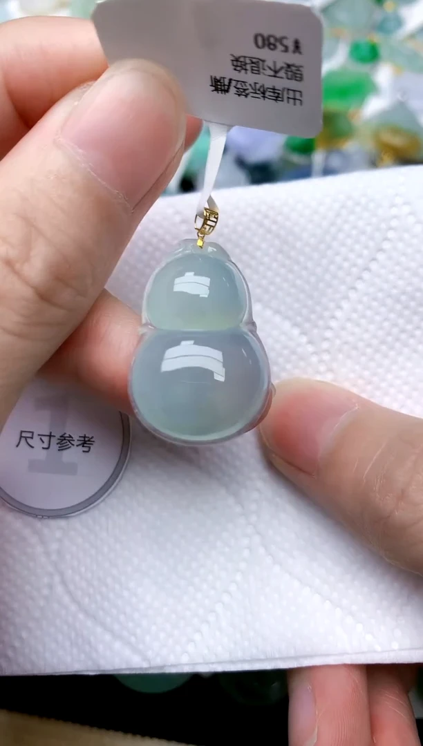 颈饰18K金镶嵌翡翠天然A货翡翠
