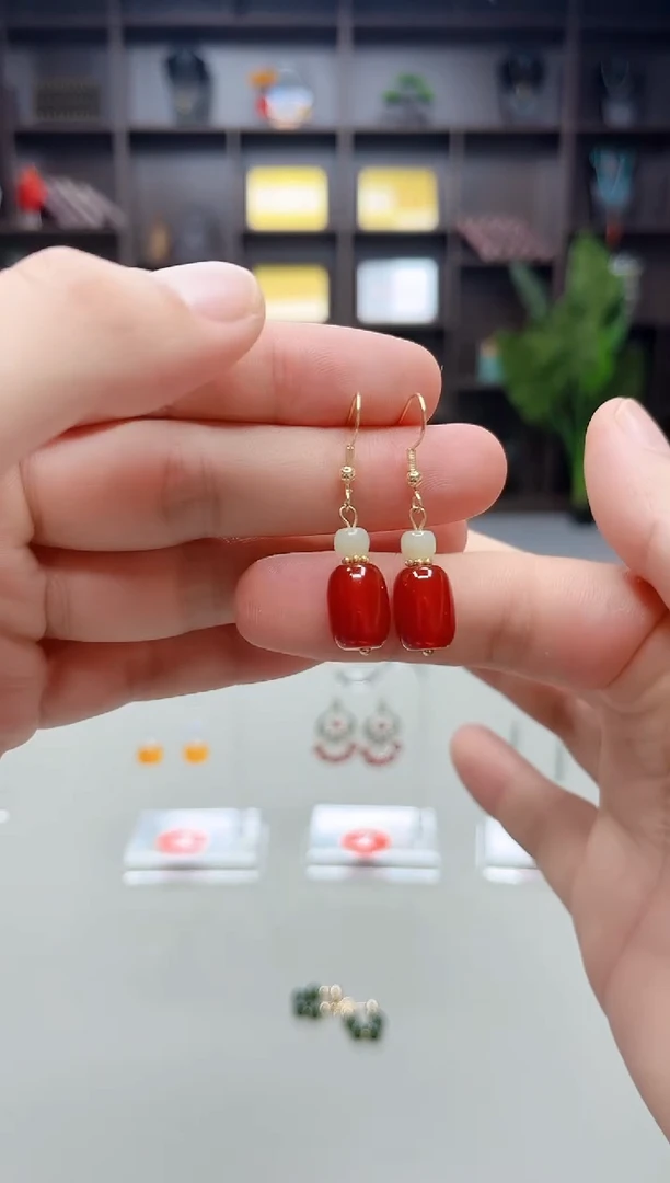 银S925镶嵌耳钉玛瑙/玉髓335000