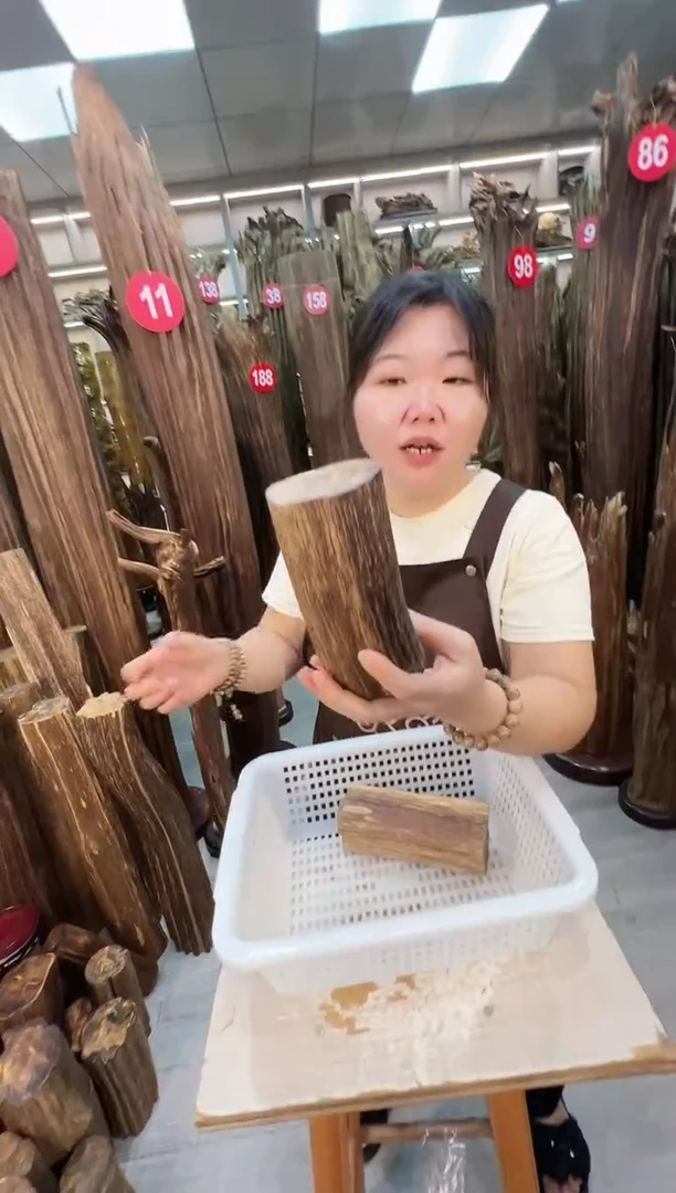 沉香碎屑沉香沉香原料摆件工艺品一百元以上带底座