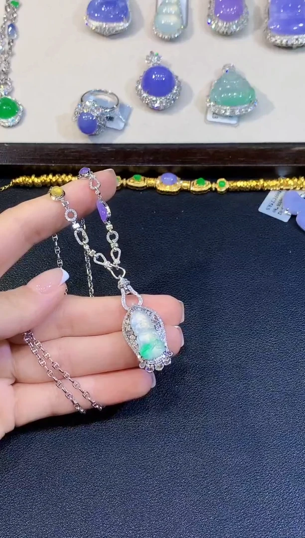 翡翠18K金镶嵌套链多样性发其一