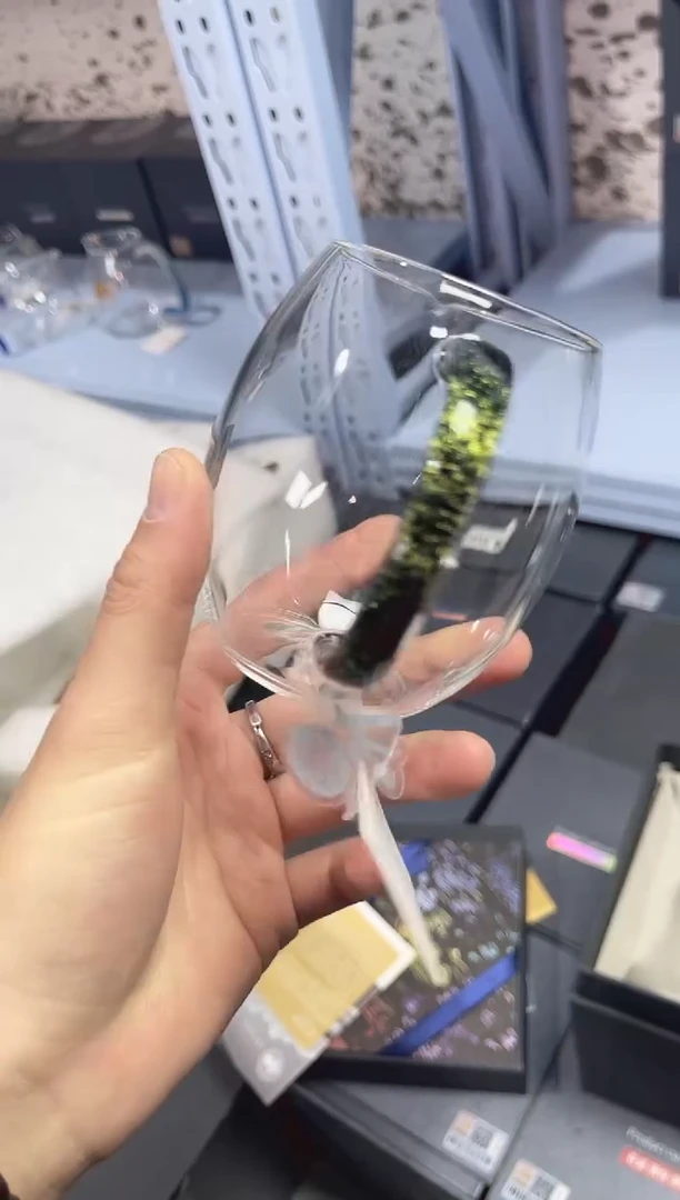 依然黑金，，v，，，，，