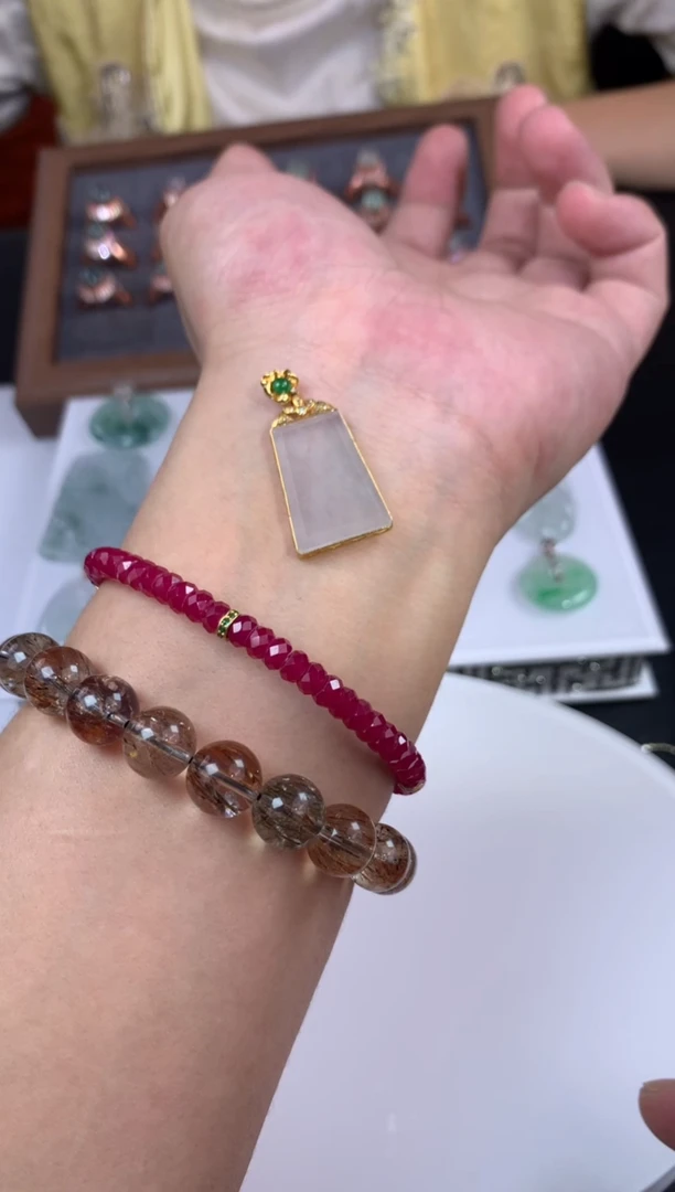 颈饰18K金镶嵌翡翠7007530/888/多样性发/一件