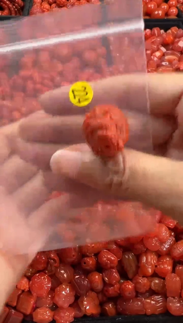 南红玛瑙未镶嵌颈饰1