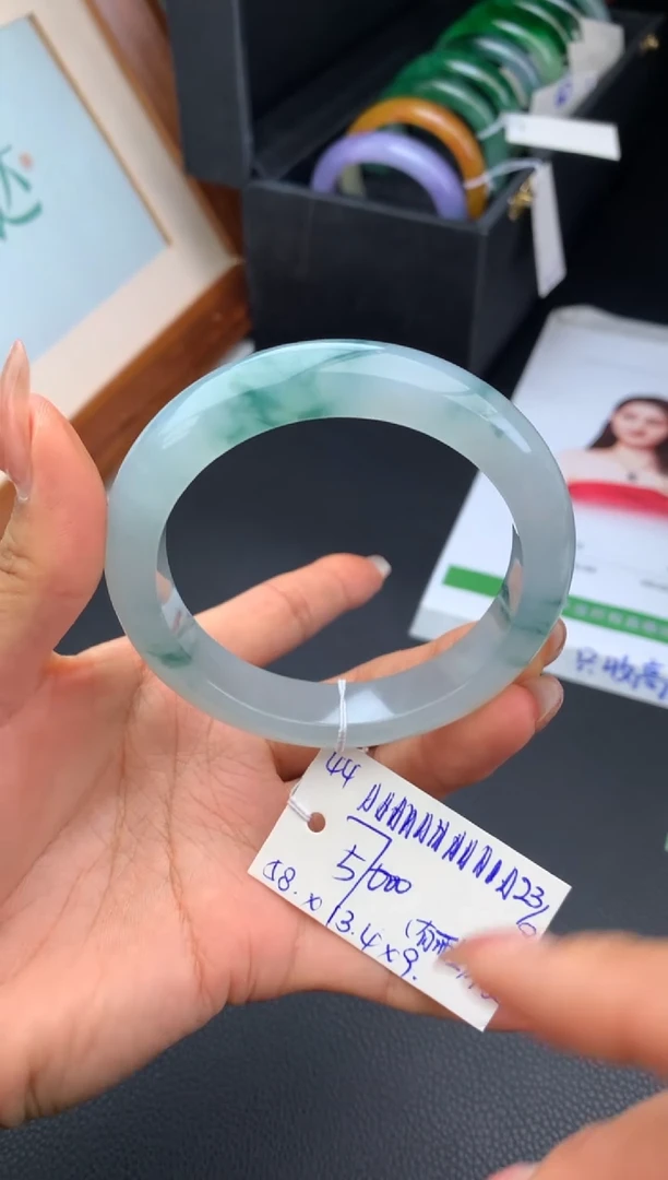 未镶嵌手镯翡翠手镯