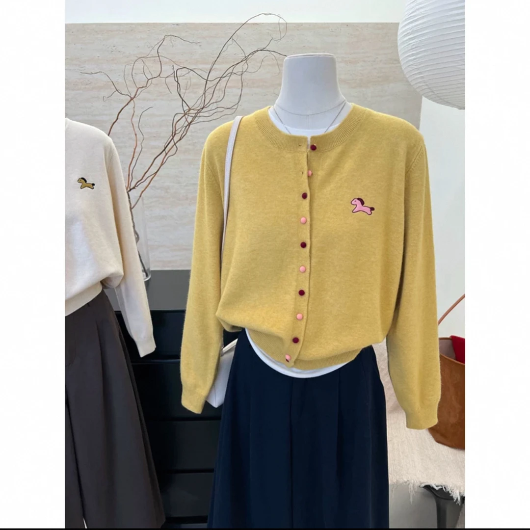 【姚姐定制】8903韩系洋气彩扣刺绣小马针织开衫显瘦百搭毛衣外套