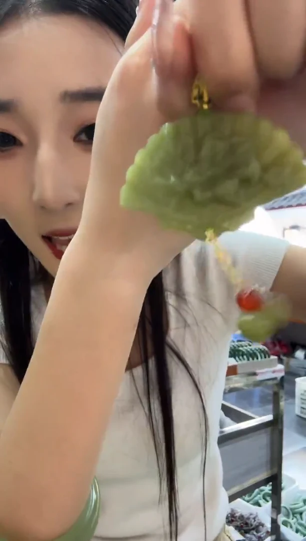 未镶嵌岫玉颈饰湖水绿扇子【万能扣】