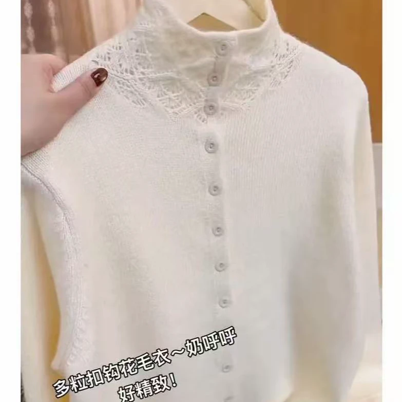 欧货米白色精致勾花半高领单排扣针织开衫女秋冬新款温柔气质毛衣