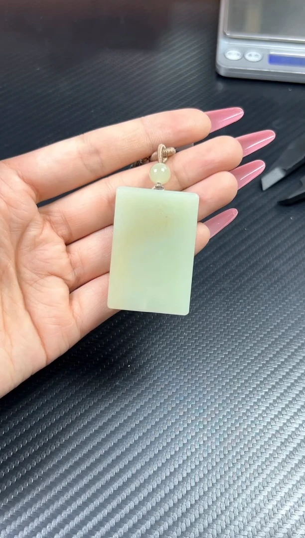 和田玉未镶嵌吊坠(赠链)且末微色差迪克兰吊坠二细m