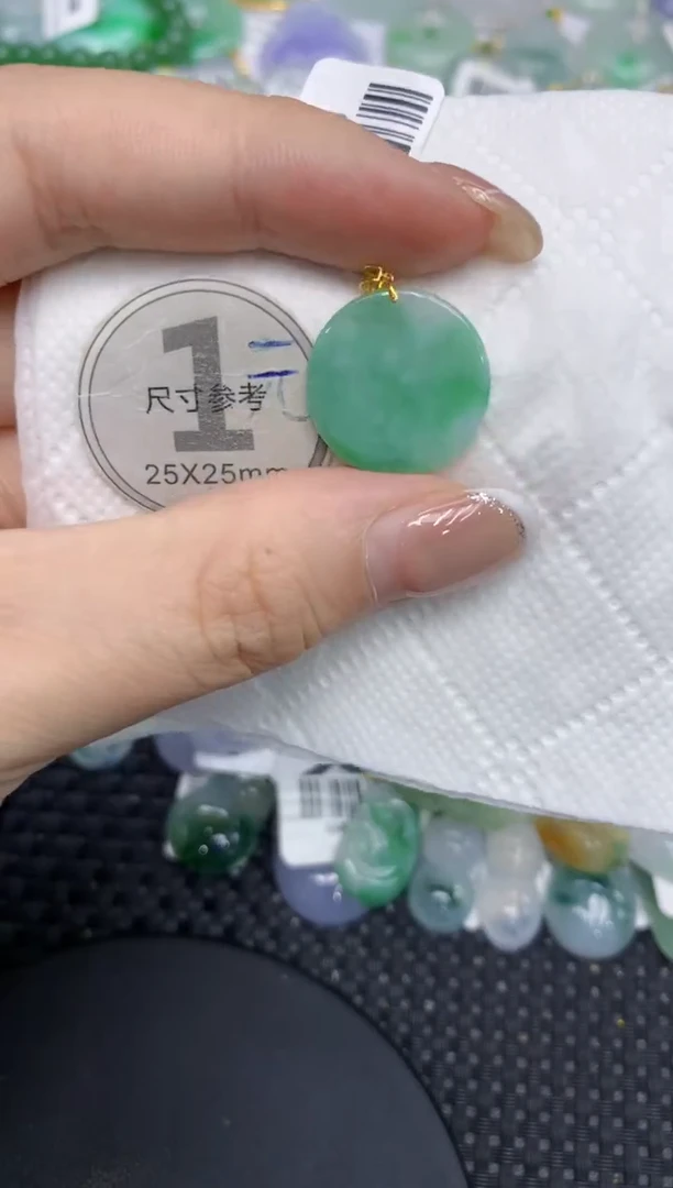 颈饰18K金镶嵌翡翠111111111