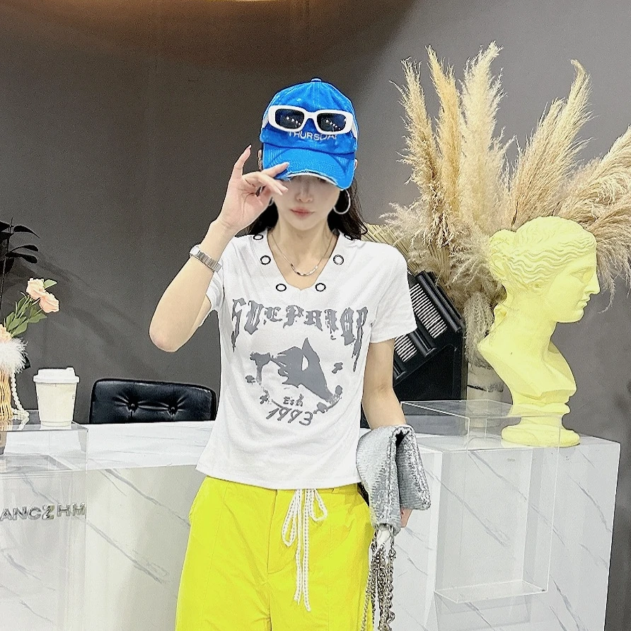 9567爆款V领纽扣字母印花上衣