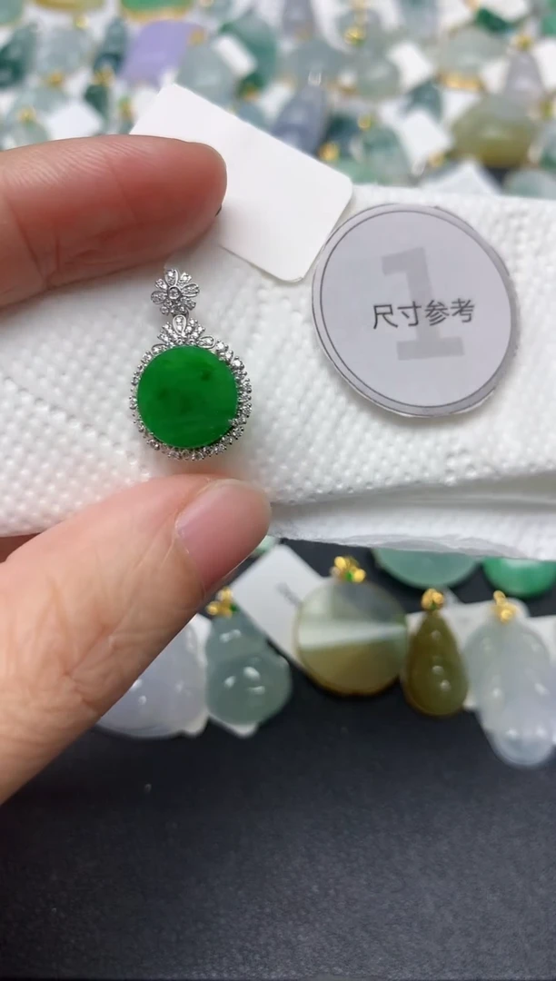 颈饰18K金镶嵌翡翠天然缅甸A货翡翠