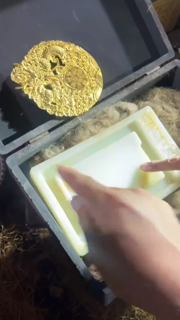 香榧木（1个开封红色盘龙扁盒子）