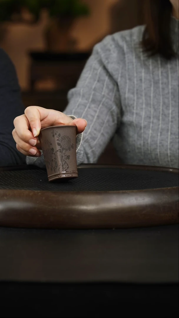 茶壶紫砂15 天青泥 方杯（刻绘菊花）