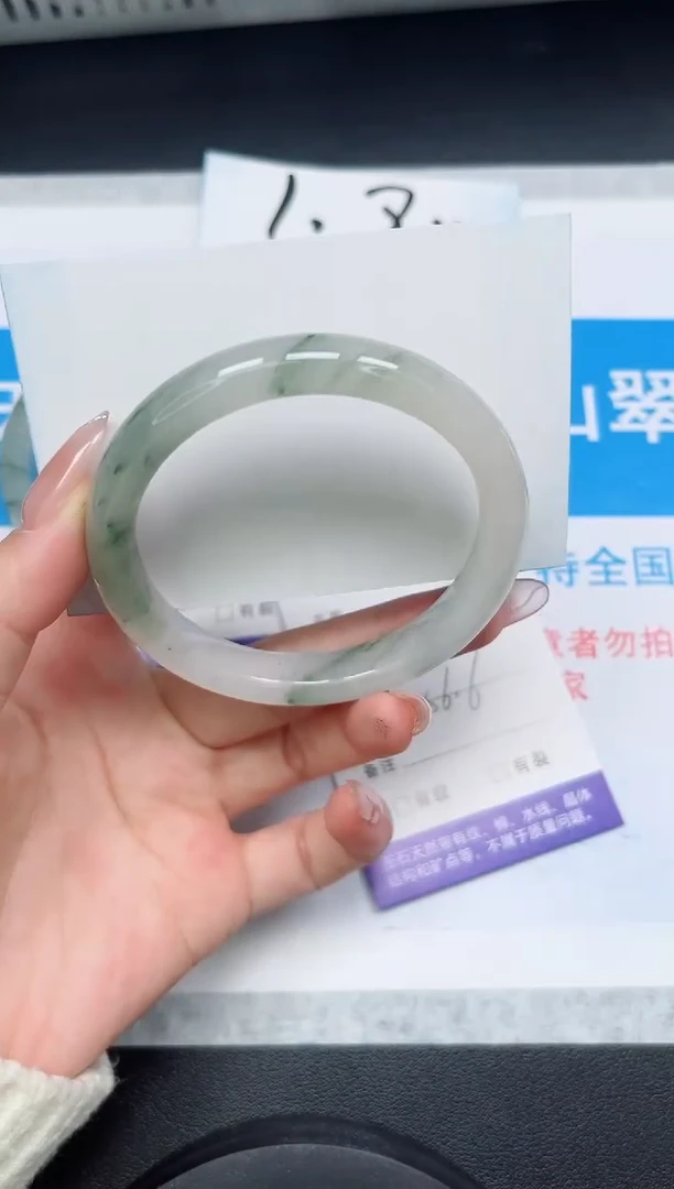 【闪购商品】石英质玉手镯合金62