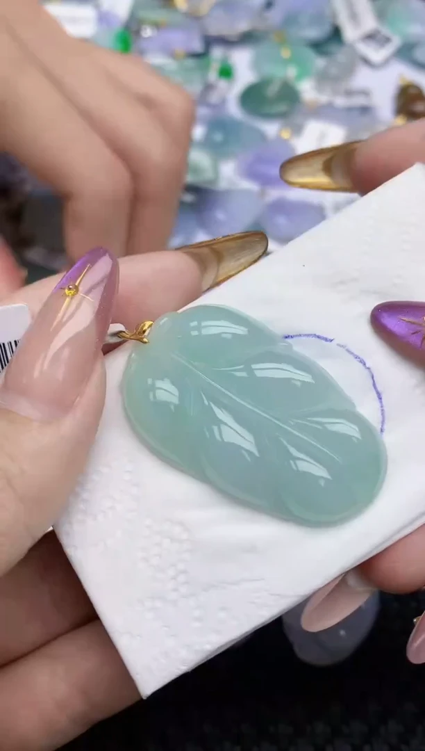 翡翠18K金镶嵌颈饰68   天然翡翠A货  百元以上9米证书费自理