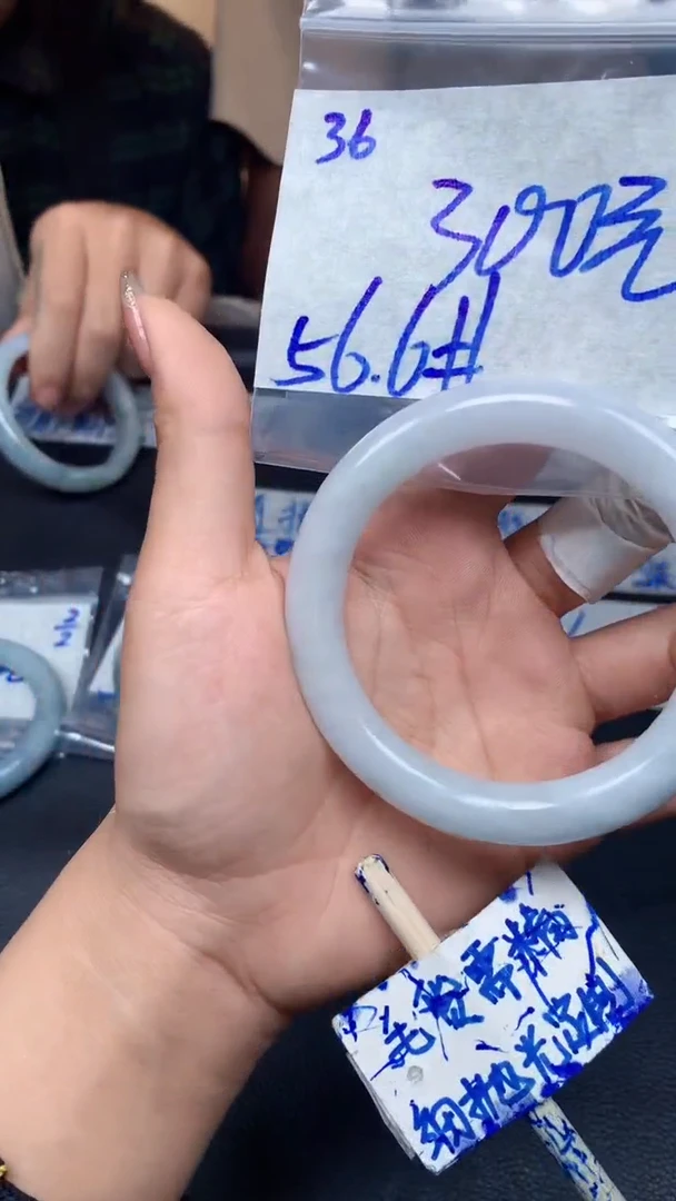 【闪购商品】定制翡翠未镶嵌36毛货需精细抛光手镯多样性拍一发一