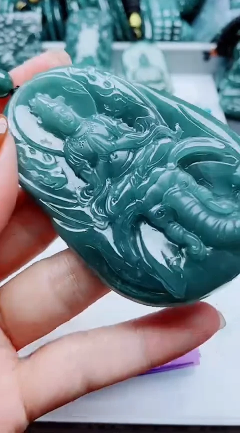 颈饰未镶嵌翡翠