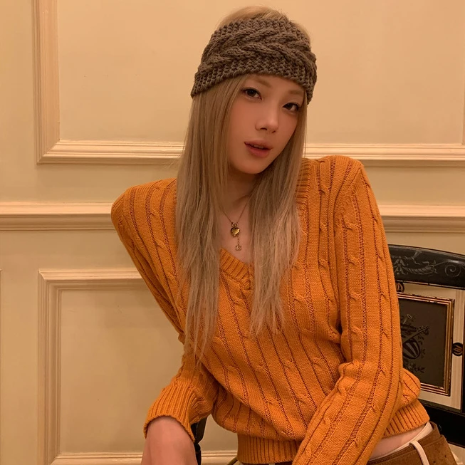 8uioio 向日葵暖橘 麻花纹v领毛衣女修身针织衫上衣 K50954167