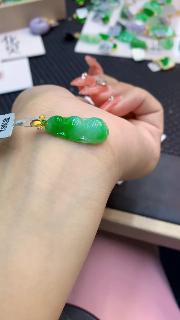 颈饰18K金镶嵌翡翠1