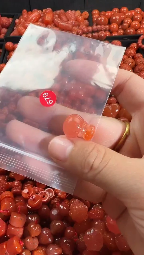 颈饰钛钢南红玛瑙1