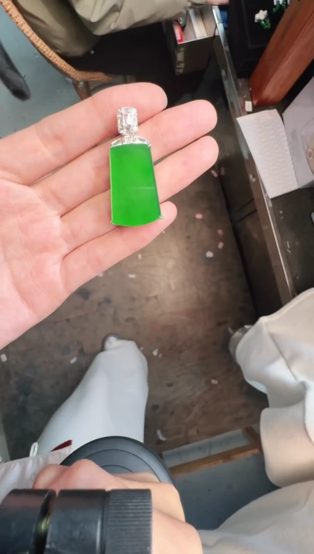 未镶嵌定制翡翠A货有轻微色差属于正常现象，无事牌1