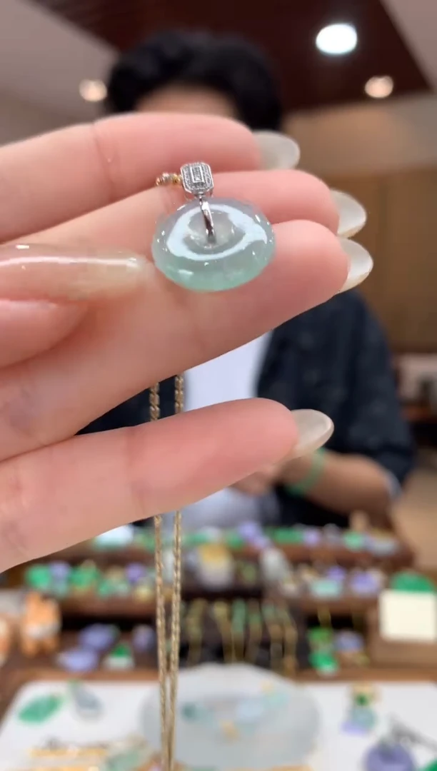 翡翠18K金镶嵌吊坠(不含链)平安扣