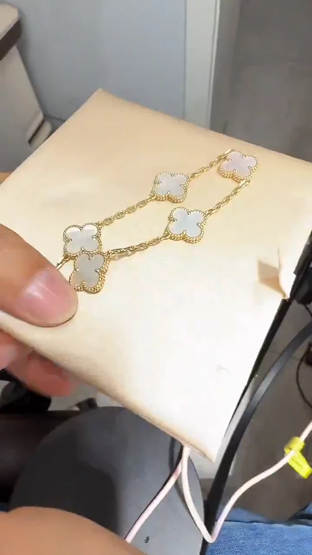 18K金镶嵌贝壳（贝母）手链白贝五花