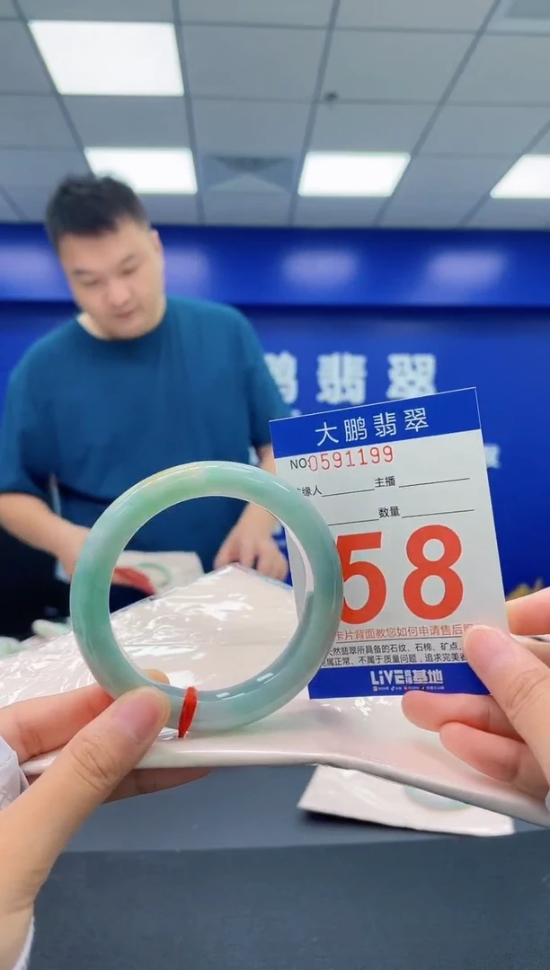 翡翠手镯未镶嵌AAAAAAAA