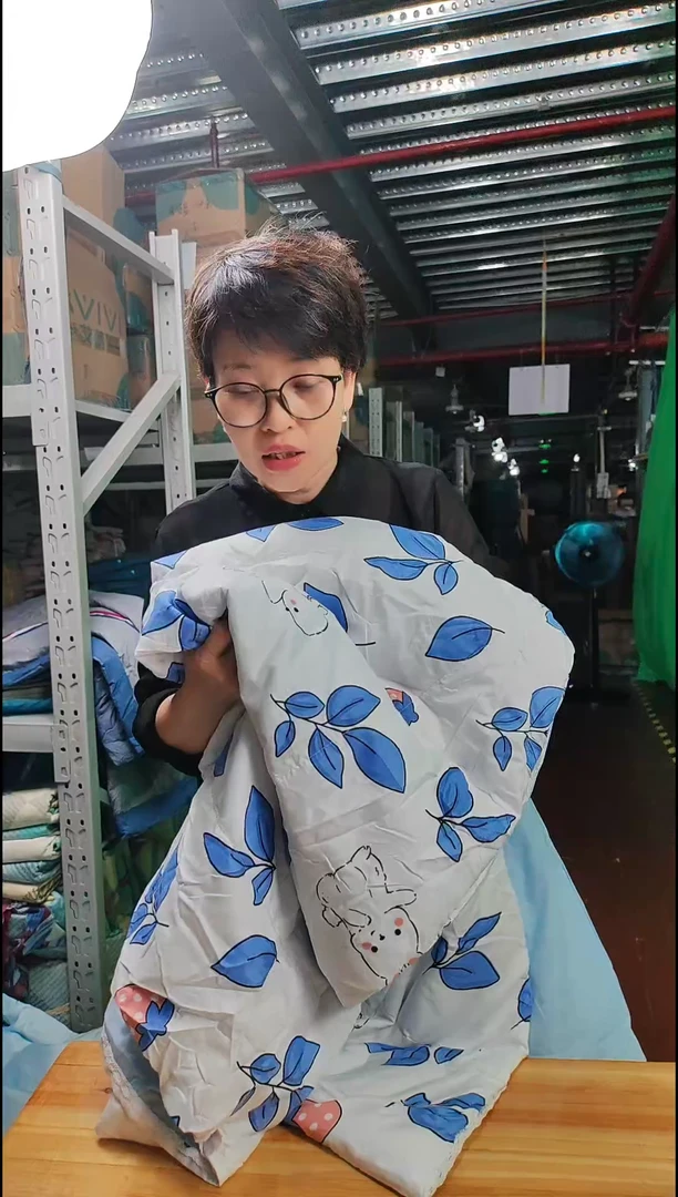 聚酯纤维萌萌兔180*200夏凉被