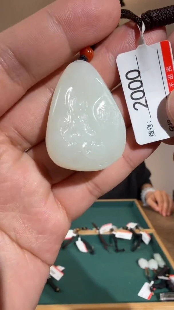 颈饰未镶嵌和田玉1