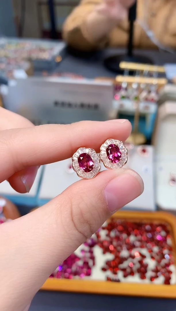 【闪购商品】石榴石耳钉银S925镶嵌天然镁铝