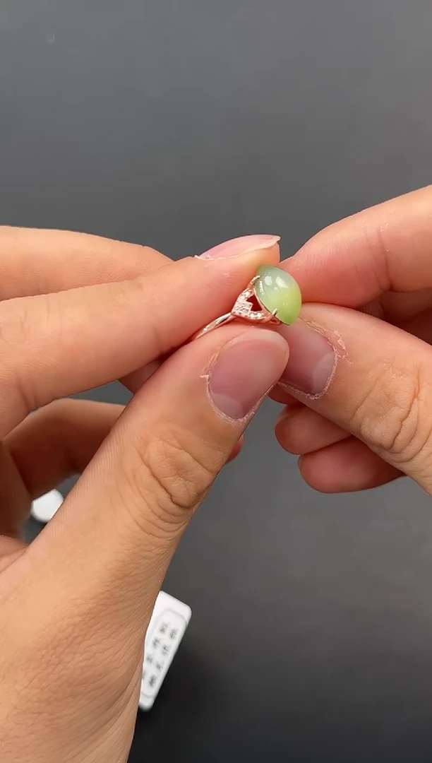 未镶嵌手串和田玉俄碧猫眼戒指微色差  有纹