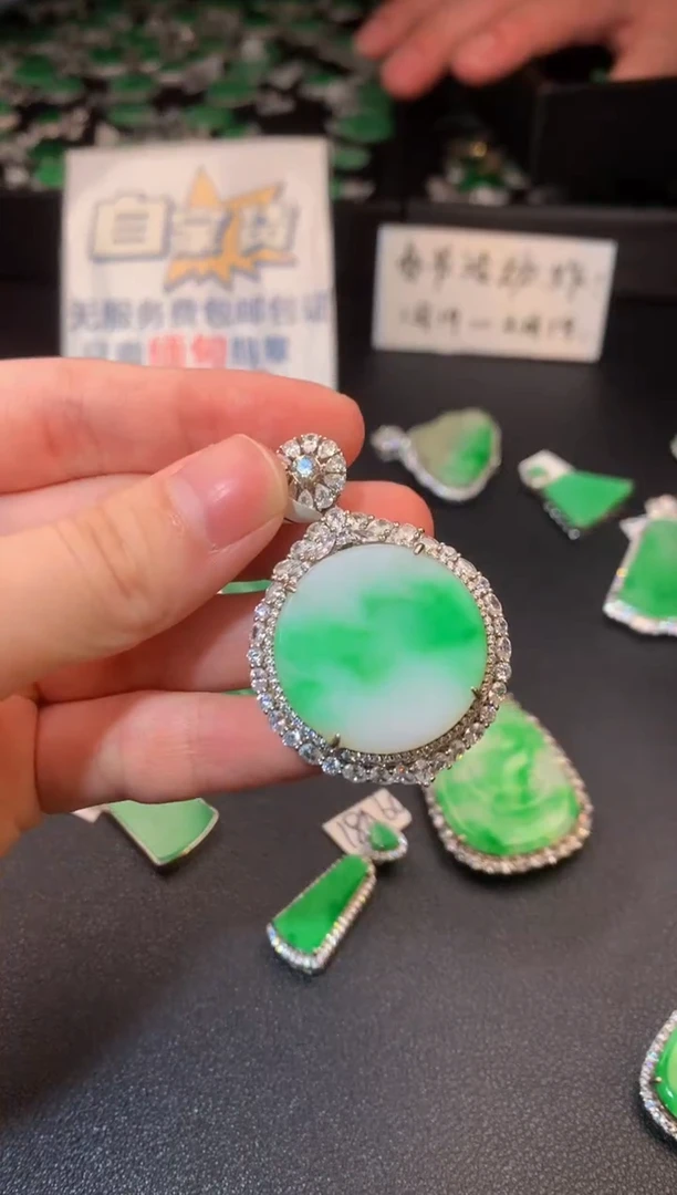 【闪购商品】翡翠颈饰银S925镶嵌翡翠