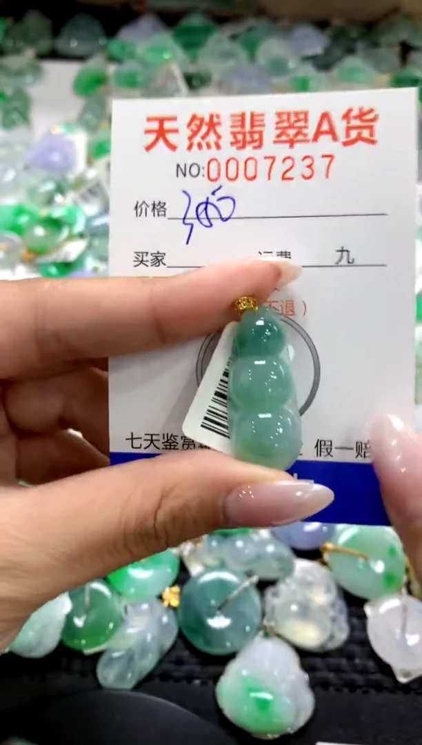 颈饰18K金镶嵌翡翠1111111111111111