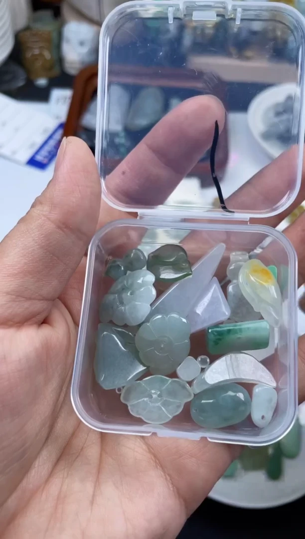 翡翠未镶嵌颈饰天然翡翠27