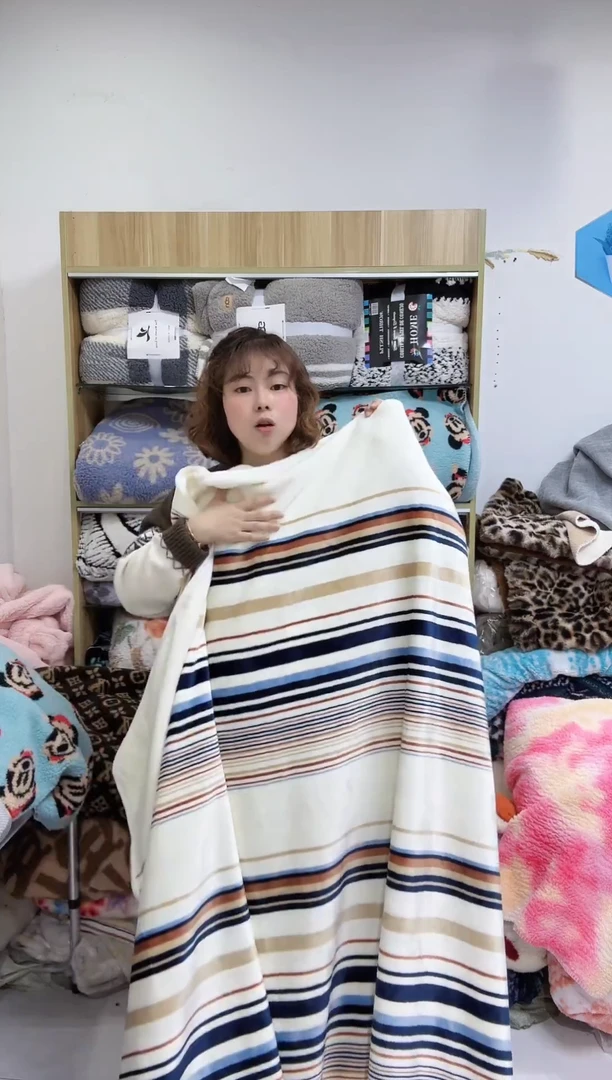 聚酯纤维2*2.3 白底条纹床单