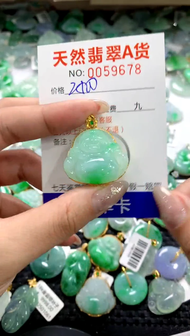 颈饰18K金镶嵌翡翠1111111111111111