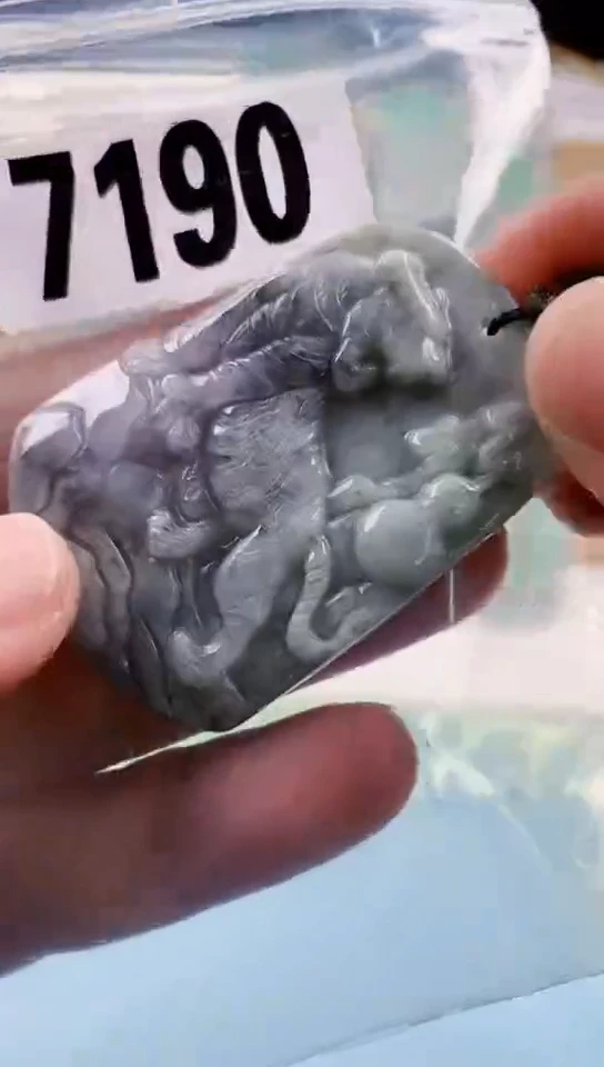 【闪购商品】翡翠挂件未镶嵌天然翡翠吊坠挂件