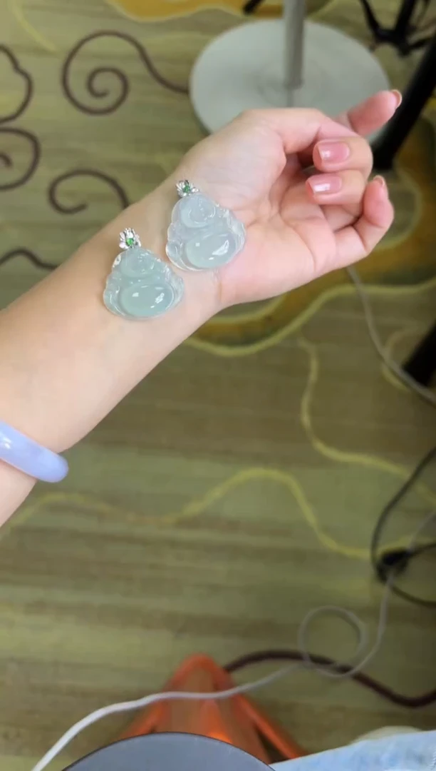 18K金镶嵌挂件翡翠多样性发一件666