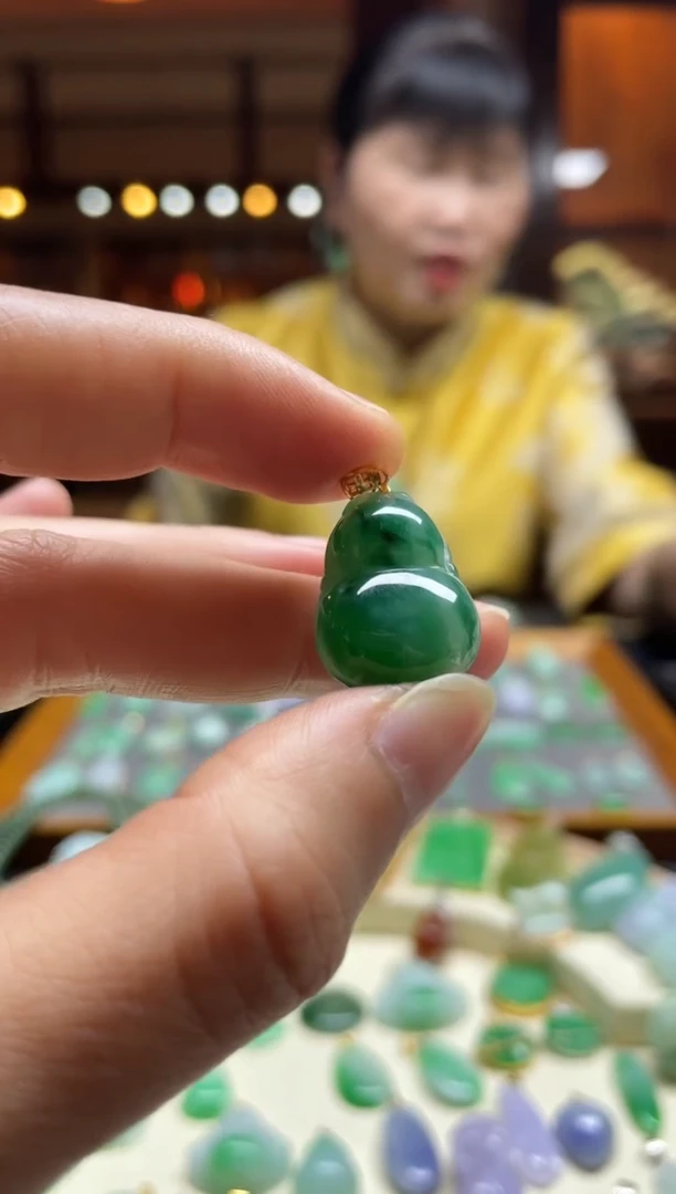【闪购商品】翡翠颈饰18K金镶嵌葫芦