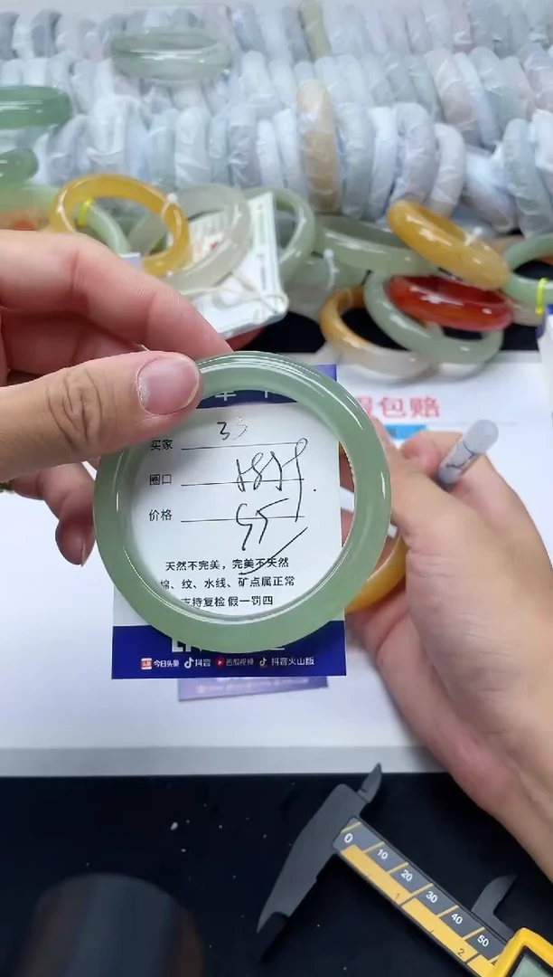 未镶嵌手镯石英质玉33