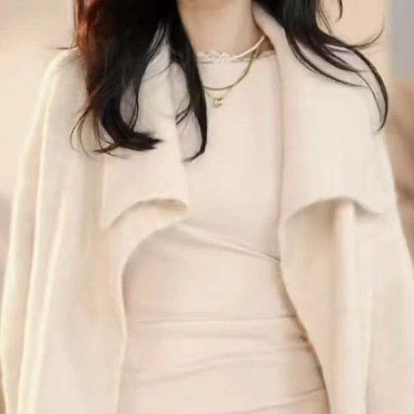 【奕之】新款秋冬季立领中长款风衣外套女高端垂感大衣-8601